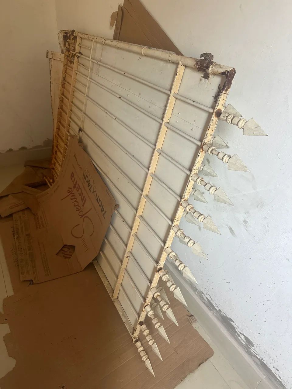 White Iron Gate 2.40 cm64706493631233125