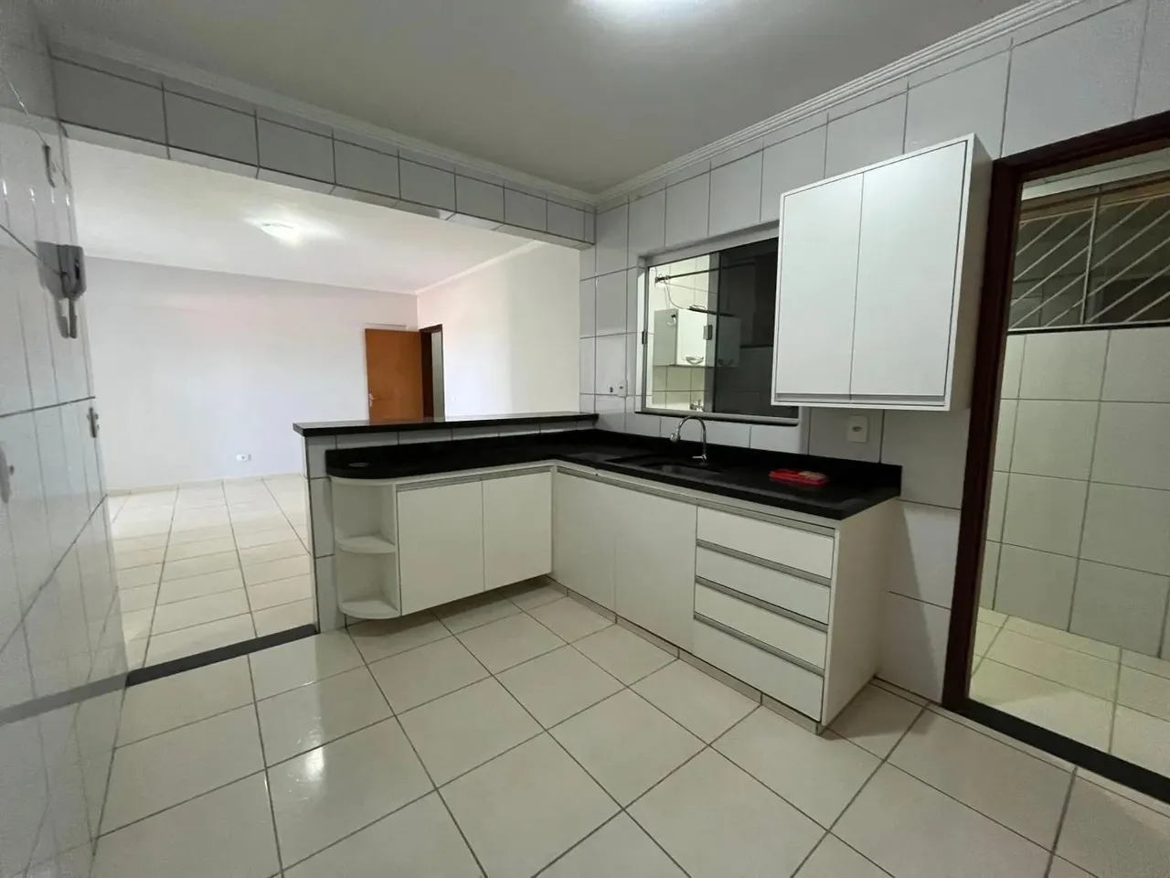 Apartamento para Locação em Bela Vista de Goiás, Centro, 3 dormitórios, 1 suíte, 2 banheir