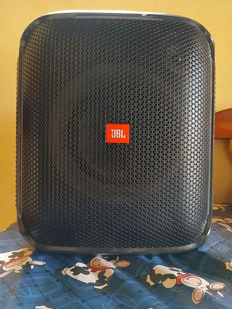 Caixa de Som Bluetooth com Design Britânico - Foto 2