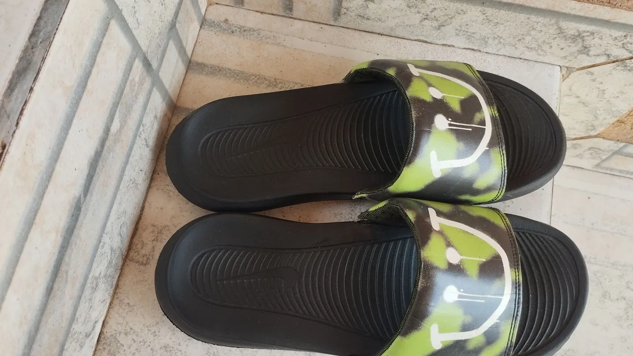 Chinelo Nike Verde e Preto