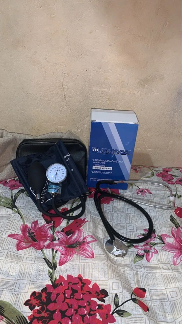 Aparelho de pressão e estetoscópio