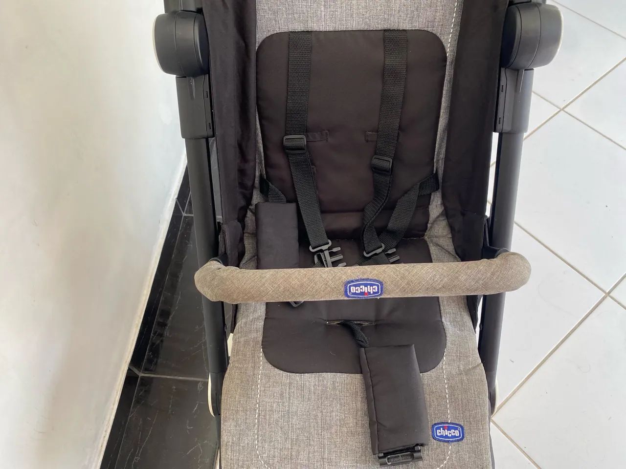 Carrinho de Bebê Dobrável e Leve (Chicco Miinimo2 Black Night)  - Foto 4