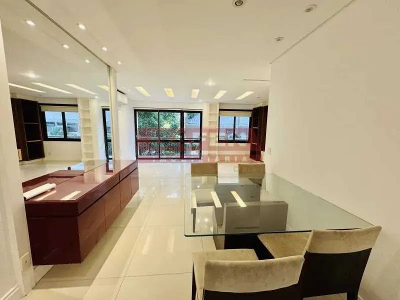 Excelente apartamento Alto Leblon ( inicio da rua) - 2 quartos com vaga - Foto 3