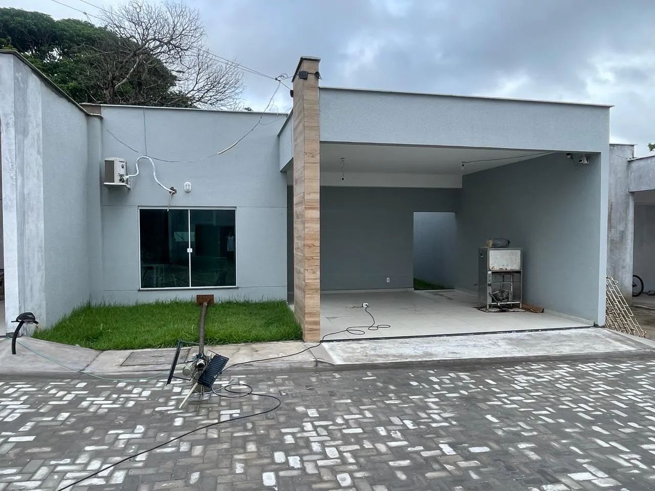 Casa nova com 160 mm de área privativa, 02 quartos no Turu.
