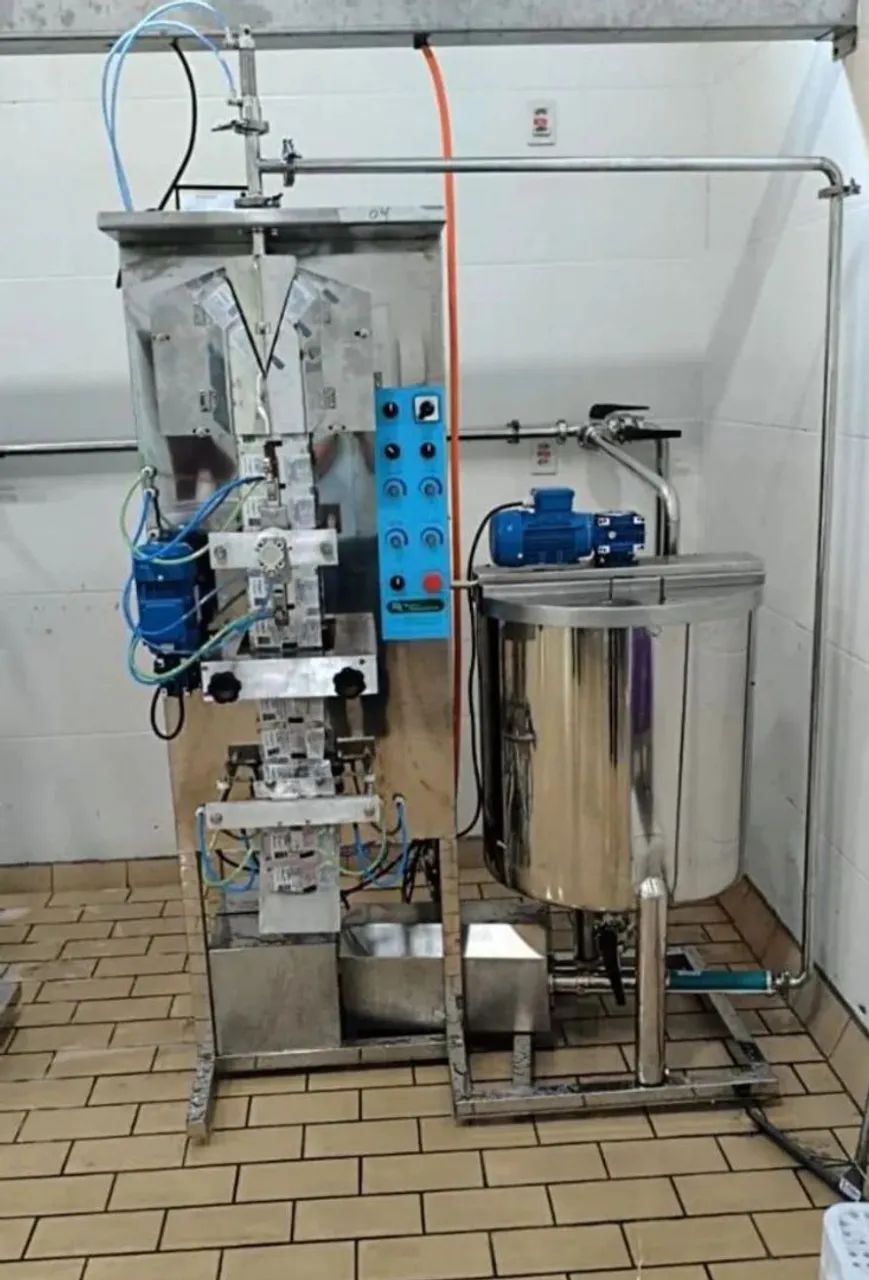 Máquina empacotadeira de líquidos e pastosos 