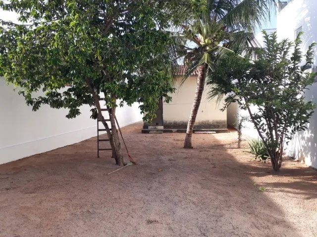 Casa no Parque das Arvores 2/4 sendo 01 Ste, terreno grande 240 mil