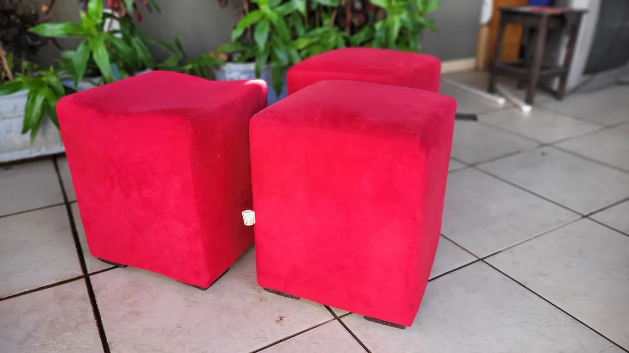 Conjunto de Puffs Cubos Vermelhos