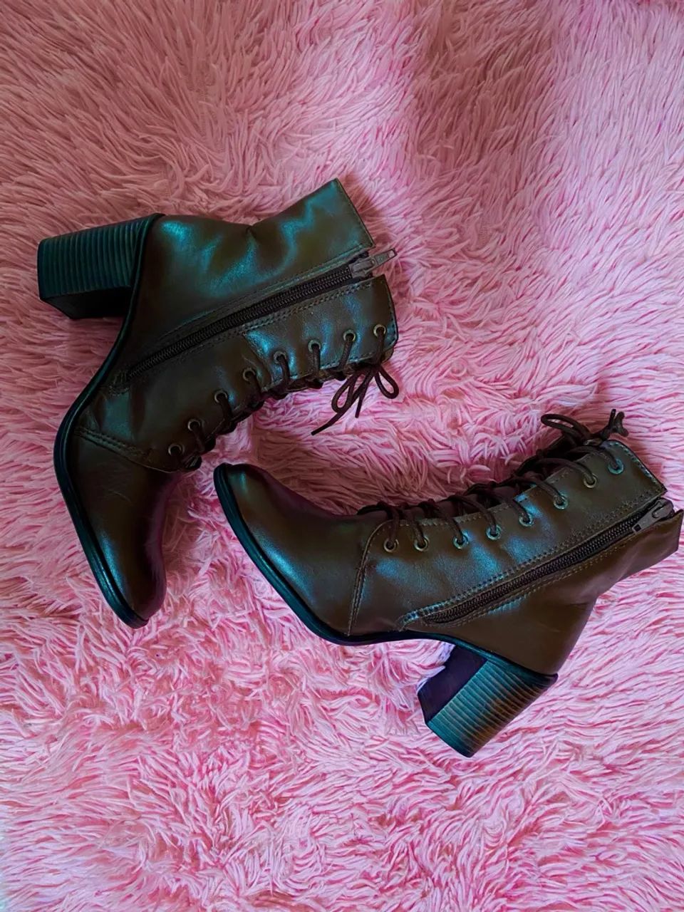 Bota Feminina de Couro Marrom com Cadarço - Elegância e Conforto - Foto 4