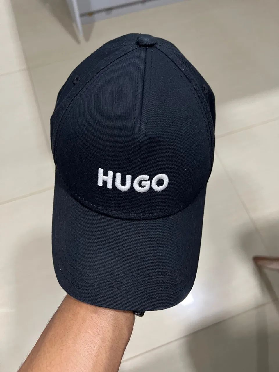 Boné Hugo Boss original tá praticamente novo 