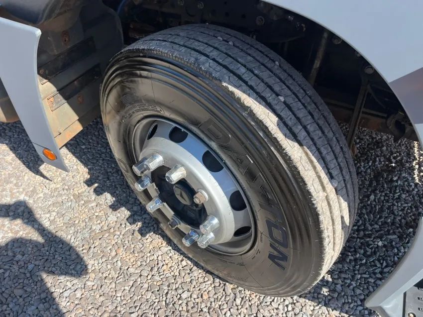 MB Axor 2544S ano 21/22, Pneus novos, Suspensão de Mola E Kit Hidráulico - Foto 15