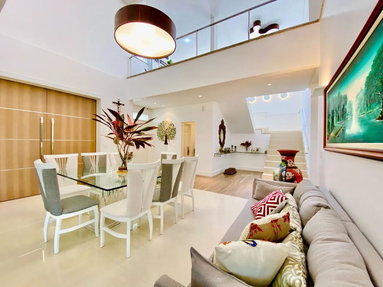 Belíssima residência de esquina, disponível para vocês - Foto 10