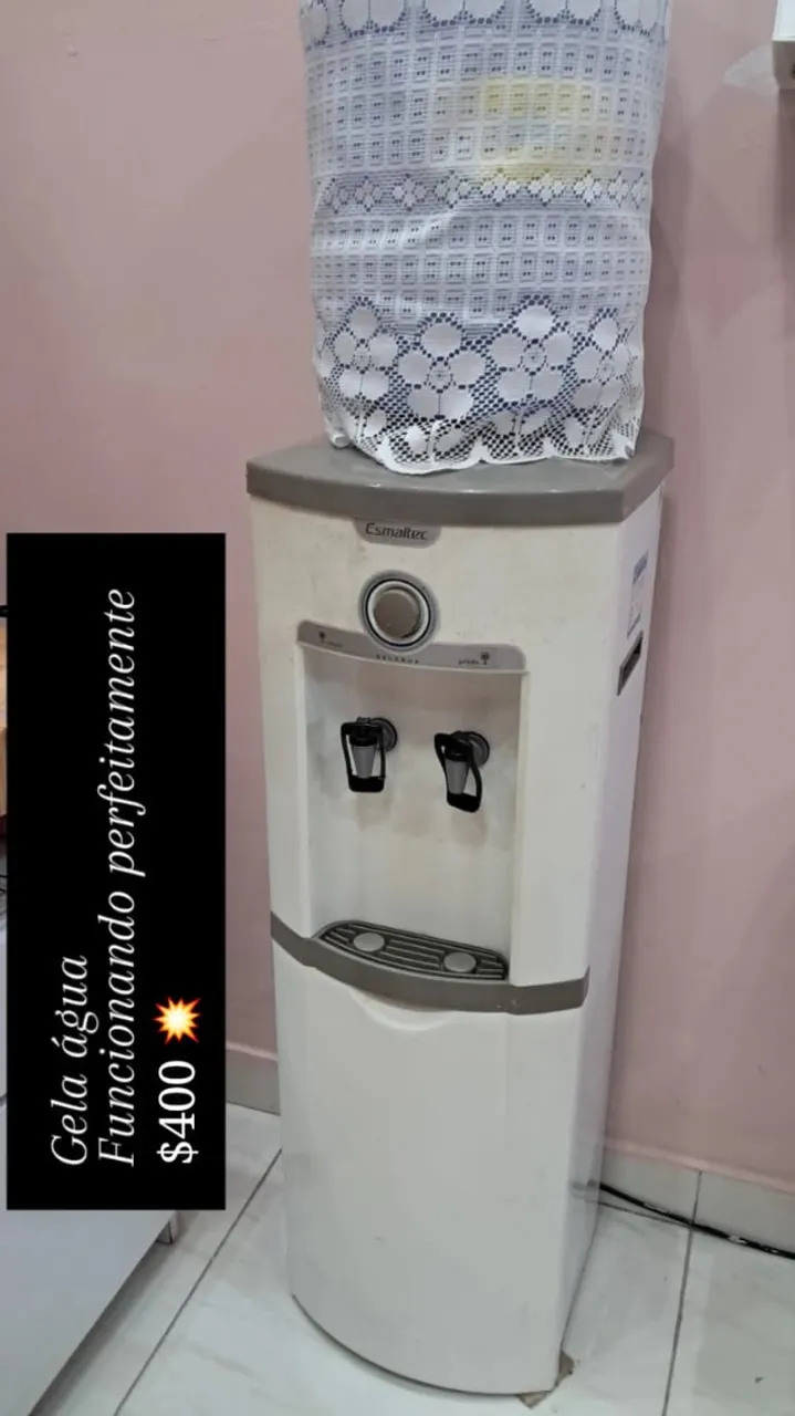 Bebedouro gela água