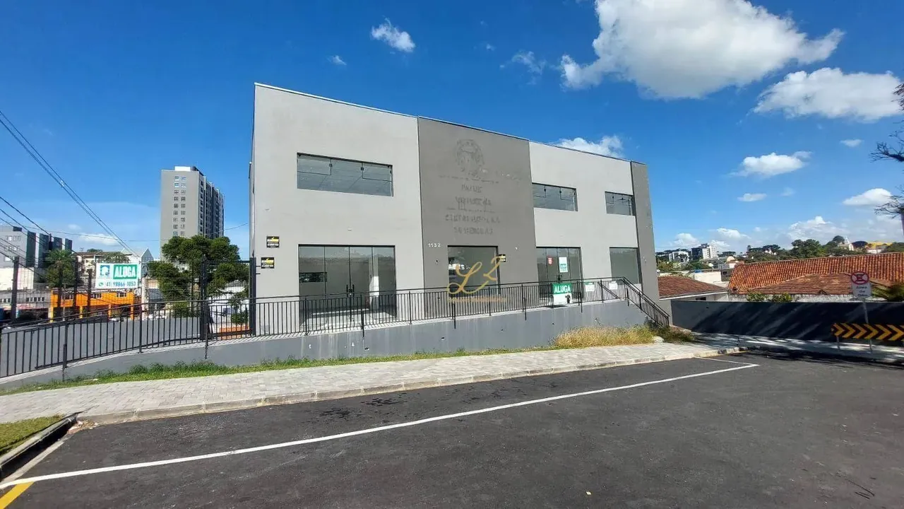 Prédio Comercial de Esquina - 500m² no Santa Cândida!