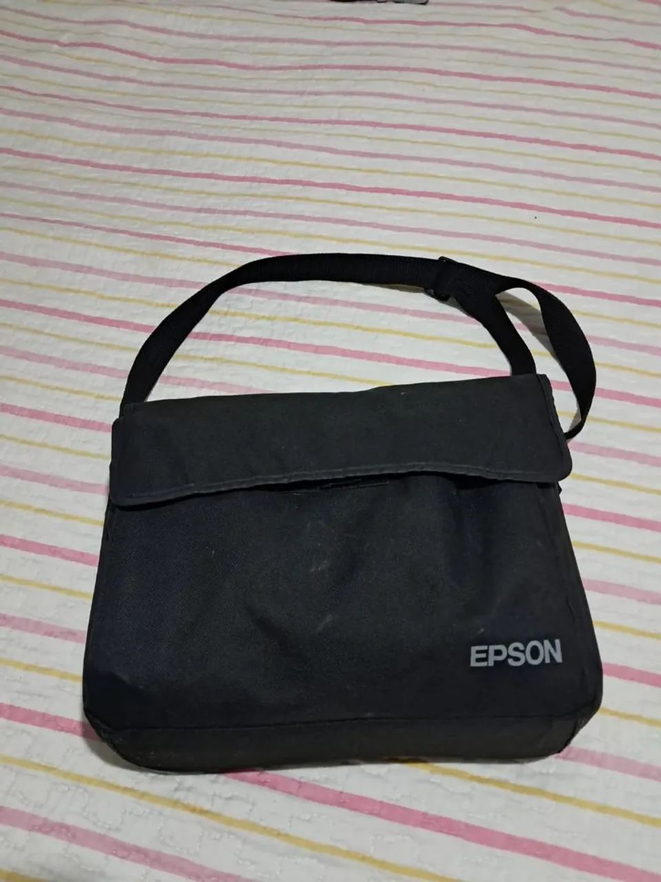 Projetor Epson 3LCD S31+, 3300 lumens, Full HD, imagem nítida, excelente estado pouco uso - Foto 3