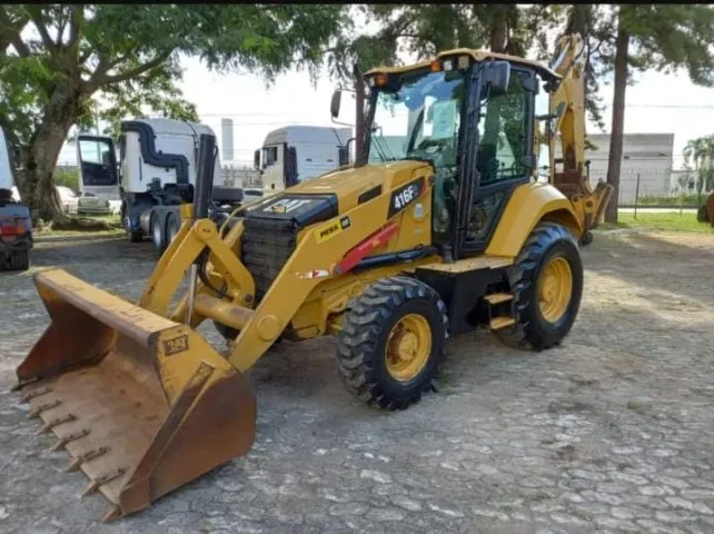 Retroescavadeira Caterpillar 416 2017