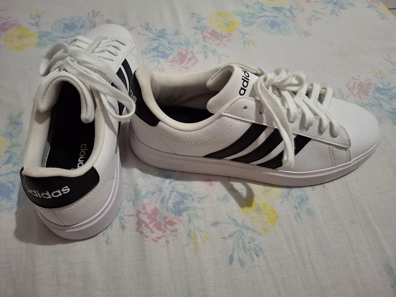 Tênis Adidas Grand Court Branco com Listras Pretas