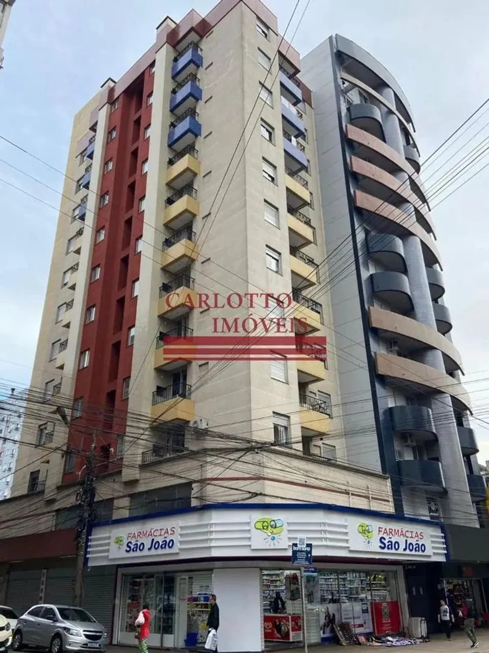 Apartamento de 01 dormitório, sacada com churrasqueira no centro de Passo Fundo