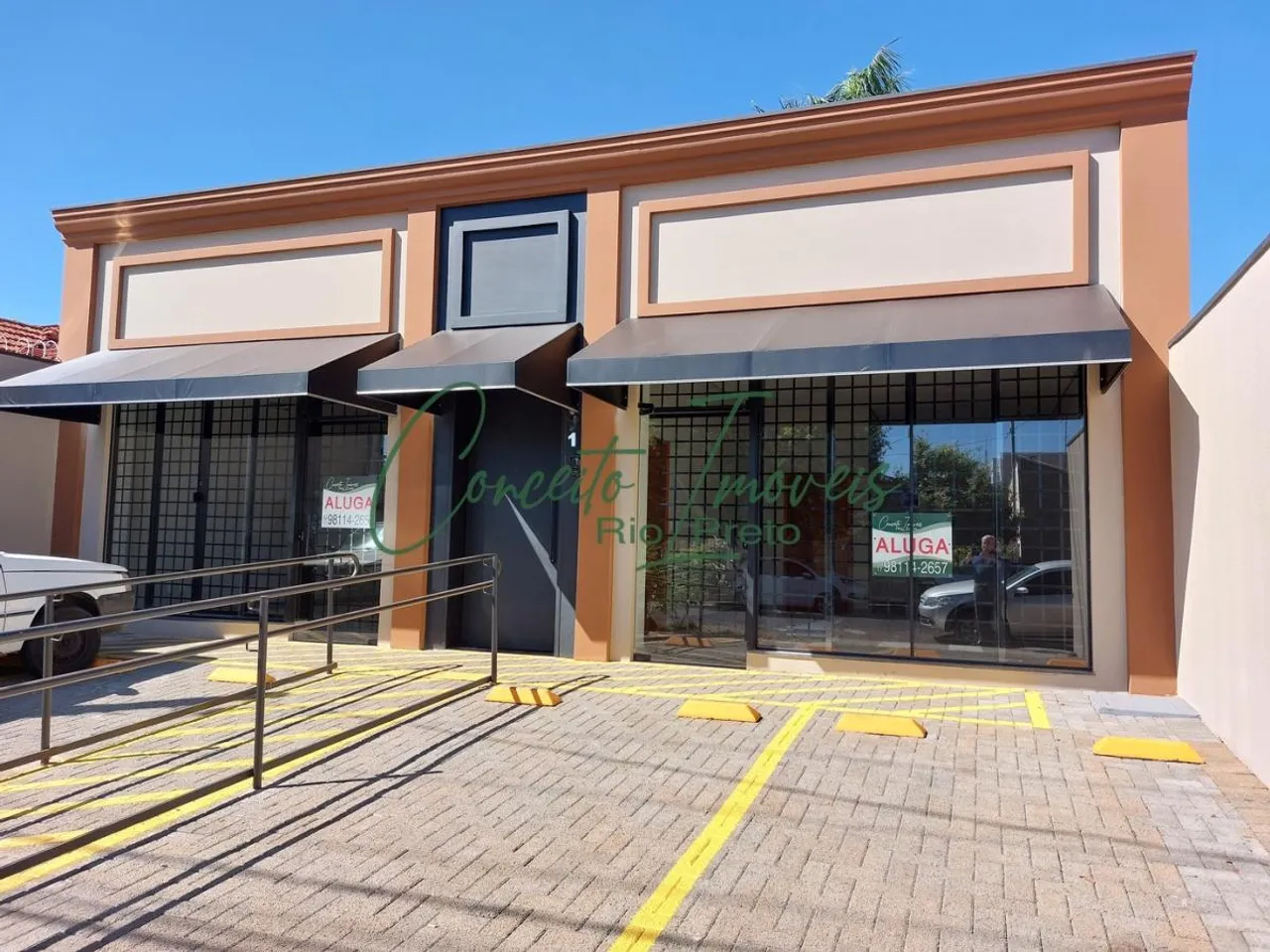 Sala para locação com vitrine, próximo ao Atacadão Santa Cruz