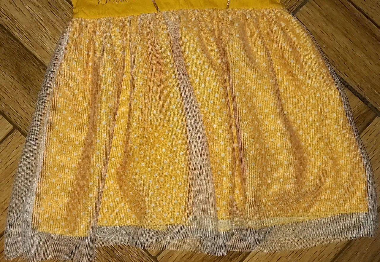 Vestido amarelo com laços de cabelo - Foto 5