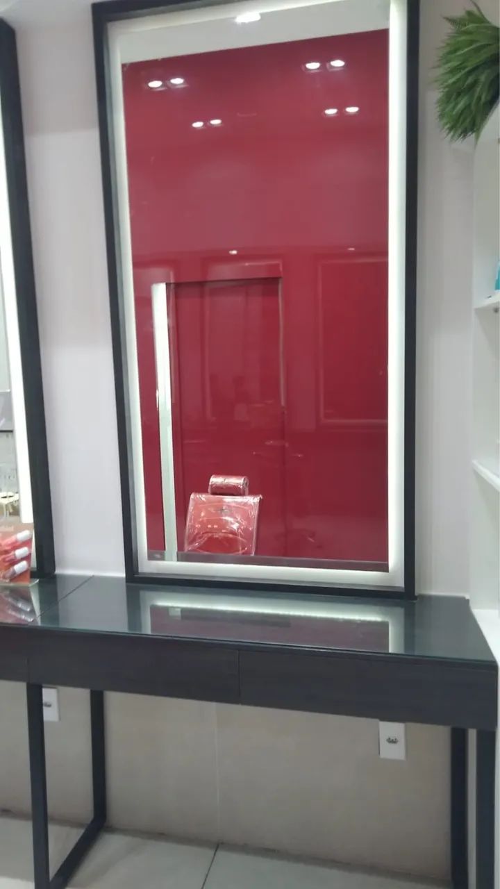 Bancada de maquiagem, design de sobrancelhas, salão 