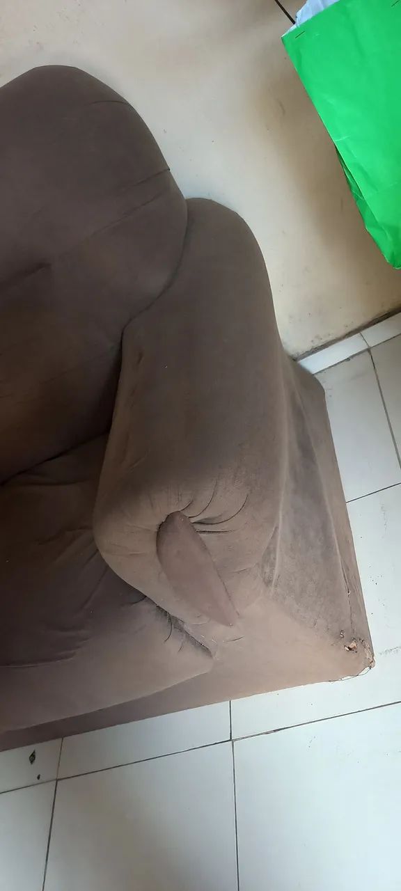 Sofa 3 lugares precisa de reformas  - Foto 5