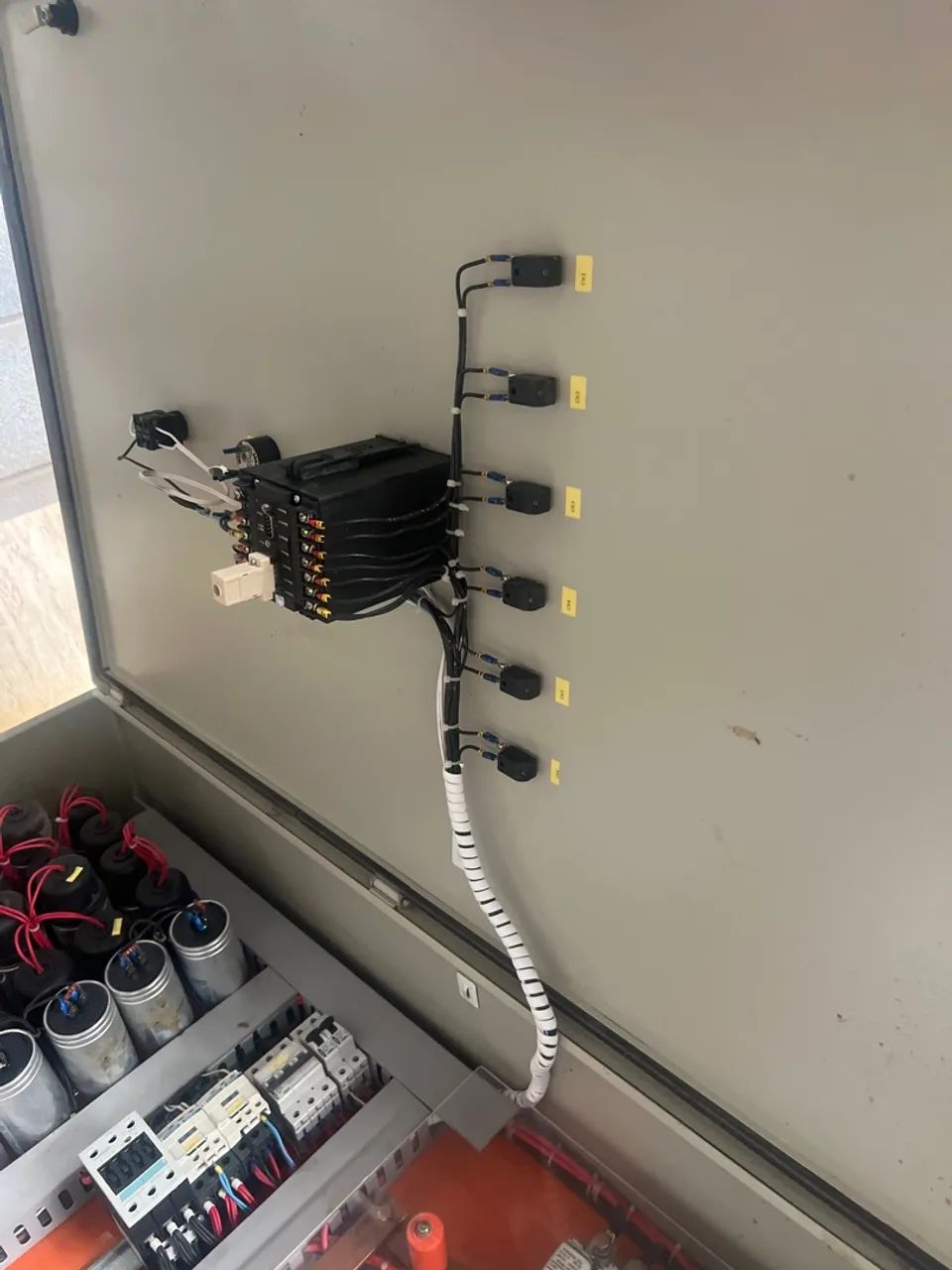 Quadro elétrico com capacitor  - Foto 2