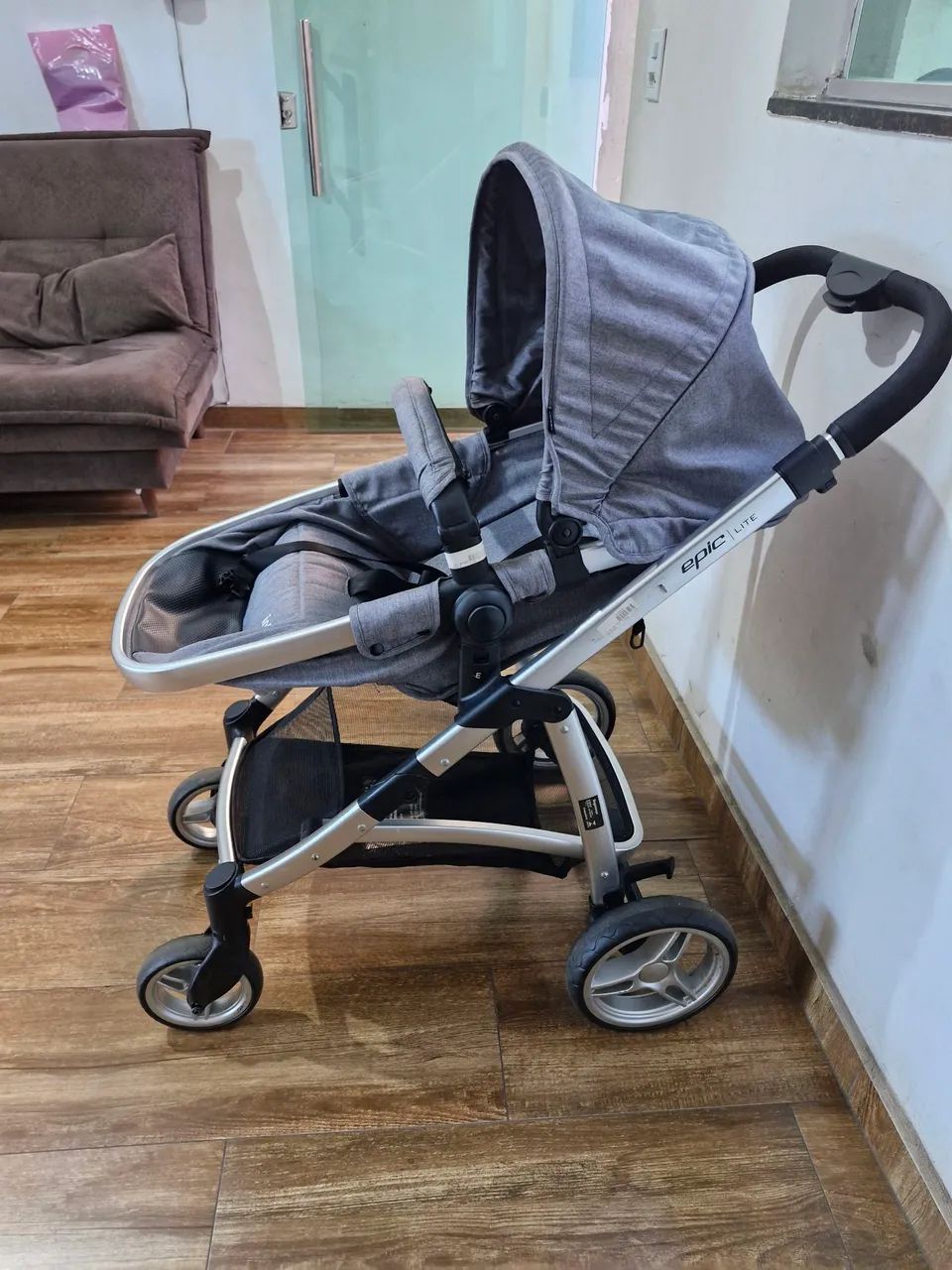 Bebê conforto e carrinho com função Moisés 