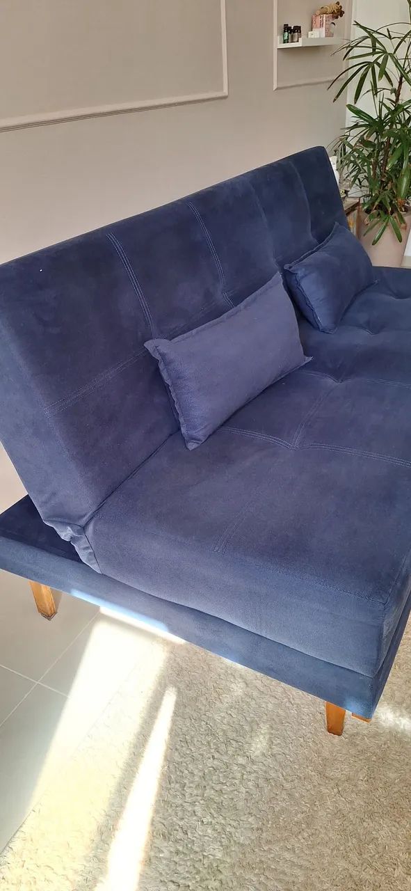 Sofá cama em suede azul marinho - Foto 3