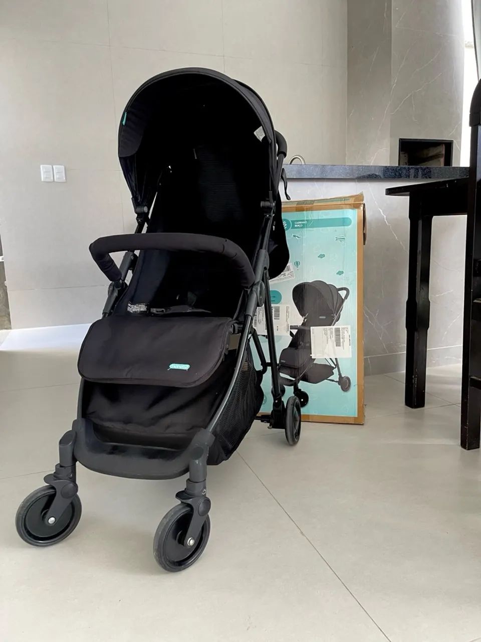 Carrinho de bebê bem conservado