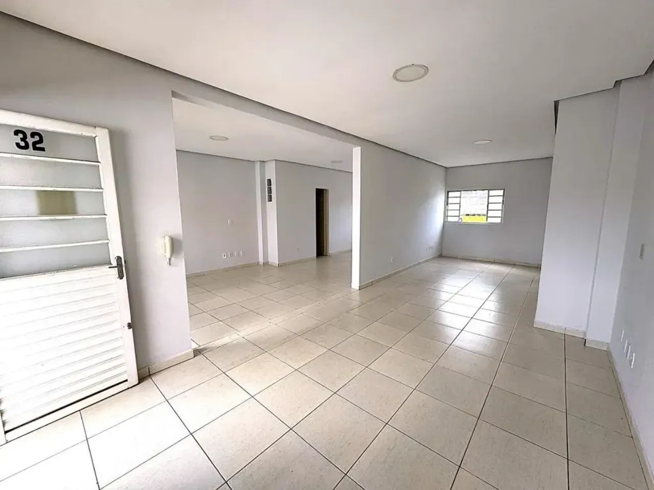 Aluga-se Sala Comercial no Setor Campinas, Av. Alberto Miguel, 32 e 33