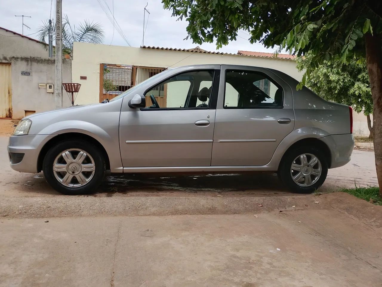 Renault Logan EXPRESSION HI-FLEX 1.6 8V 4P 2013
