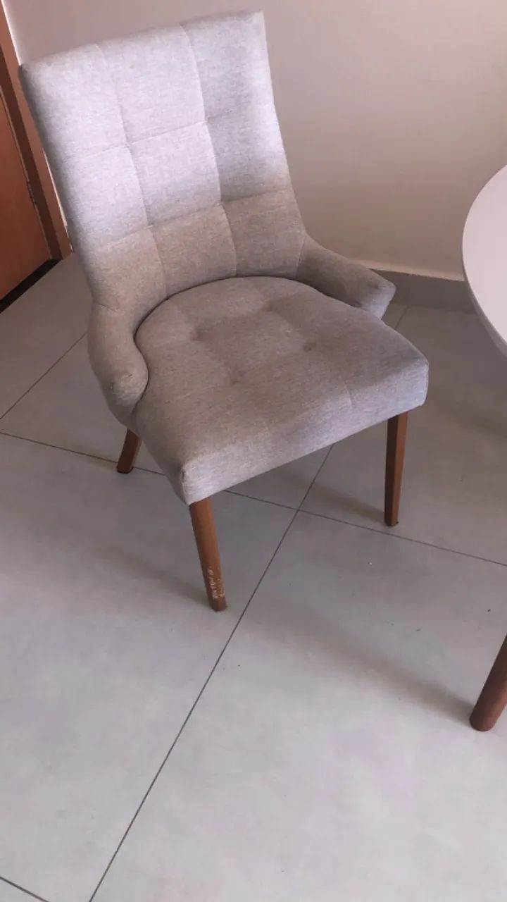 4 Cadeiras Almofadadas de luxo 1000 reais  - Foto 2