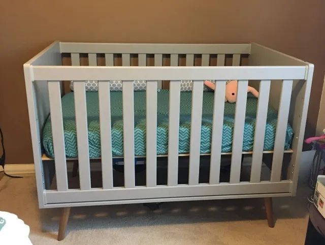 BERÇO MATIC RETRÔ CINZA 3 EM 1 - NOVO, NUNCA FOI USADO - VAI COM COLCHÃO + KIT BERÇO 