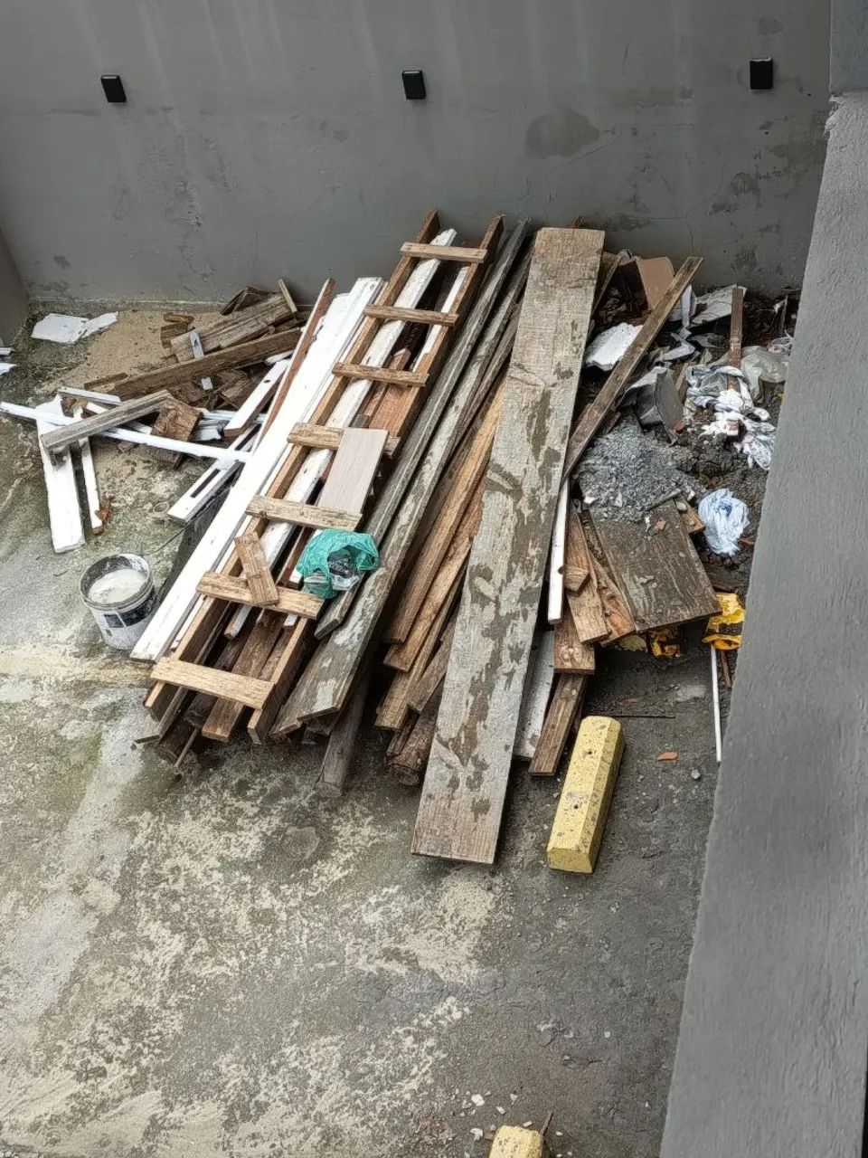 Doação de Pisos e madeiras