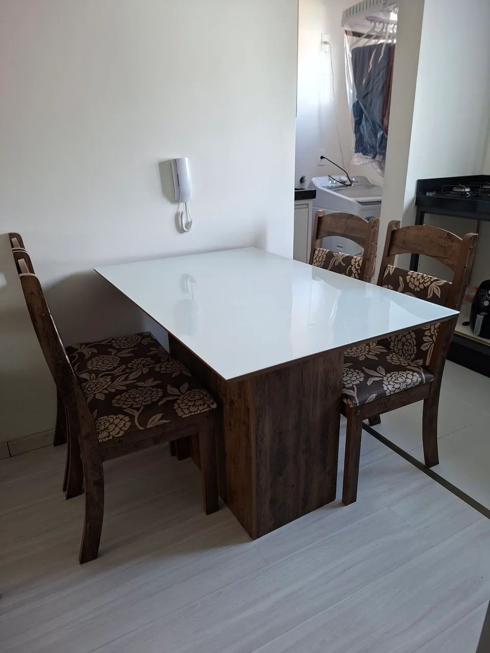 Mesa com 4 cadeiras  - Foto 2