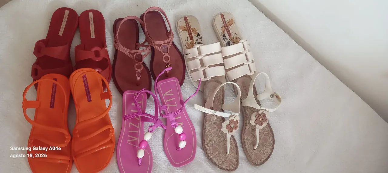 6 Lindos  pares de sandálias de plástico. - Foto 5