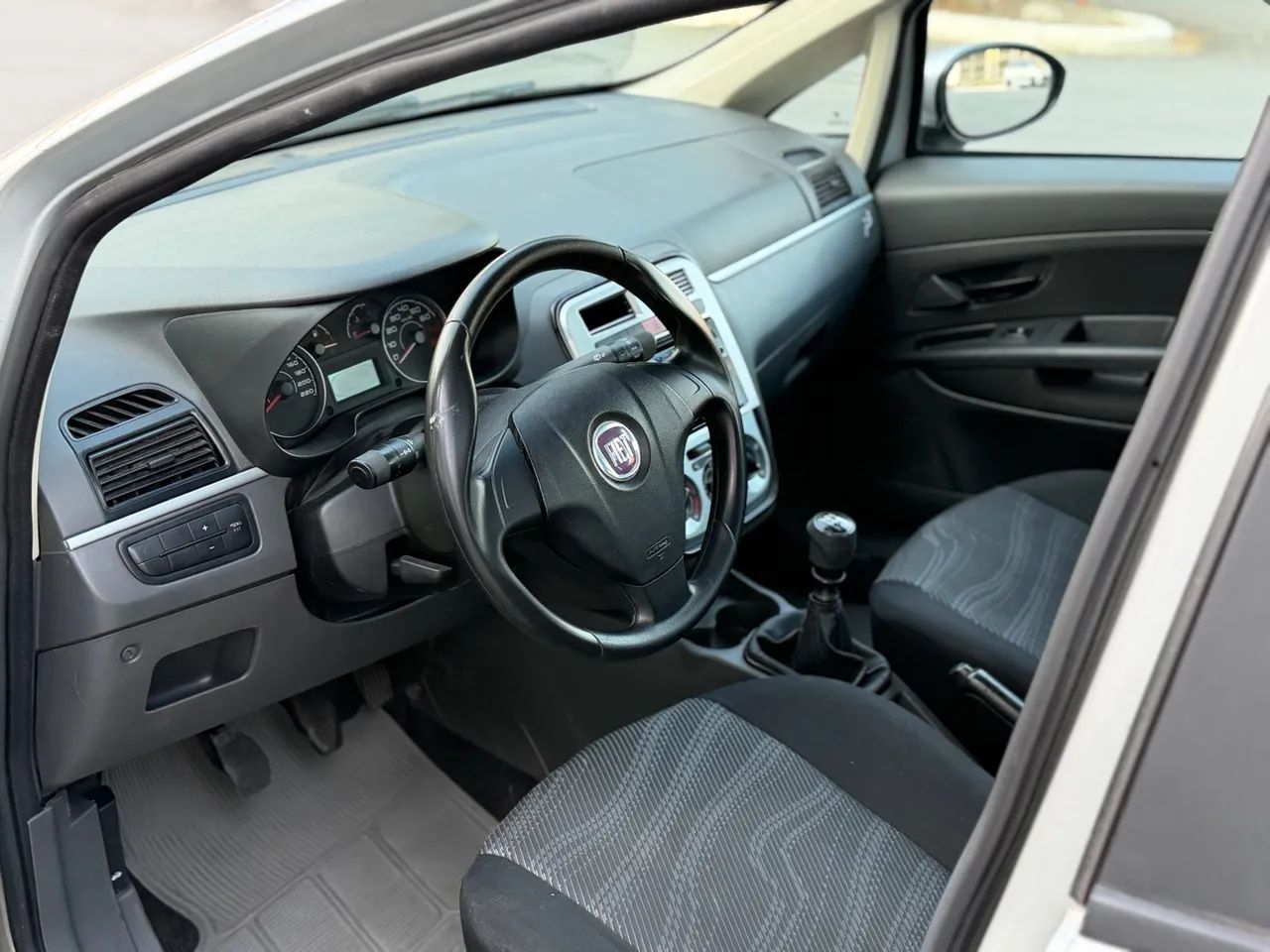 Fiat Punto ATTRACTIVE 1.4 Fire Flex 8V 5p, foto 10 de 10