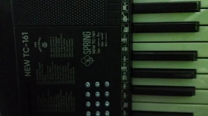 Teclado Yamaha spring T 61 - Foto 5
