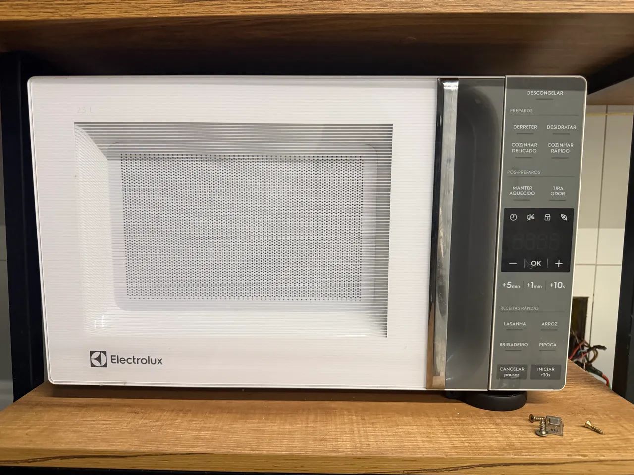 O Micro-ondas Electrolux 23L Efficient (Modelo ME23B)