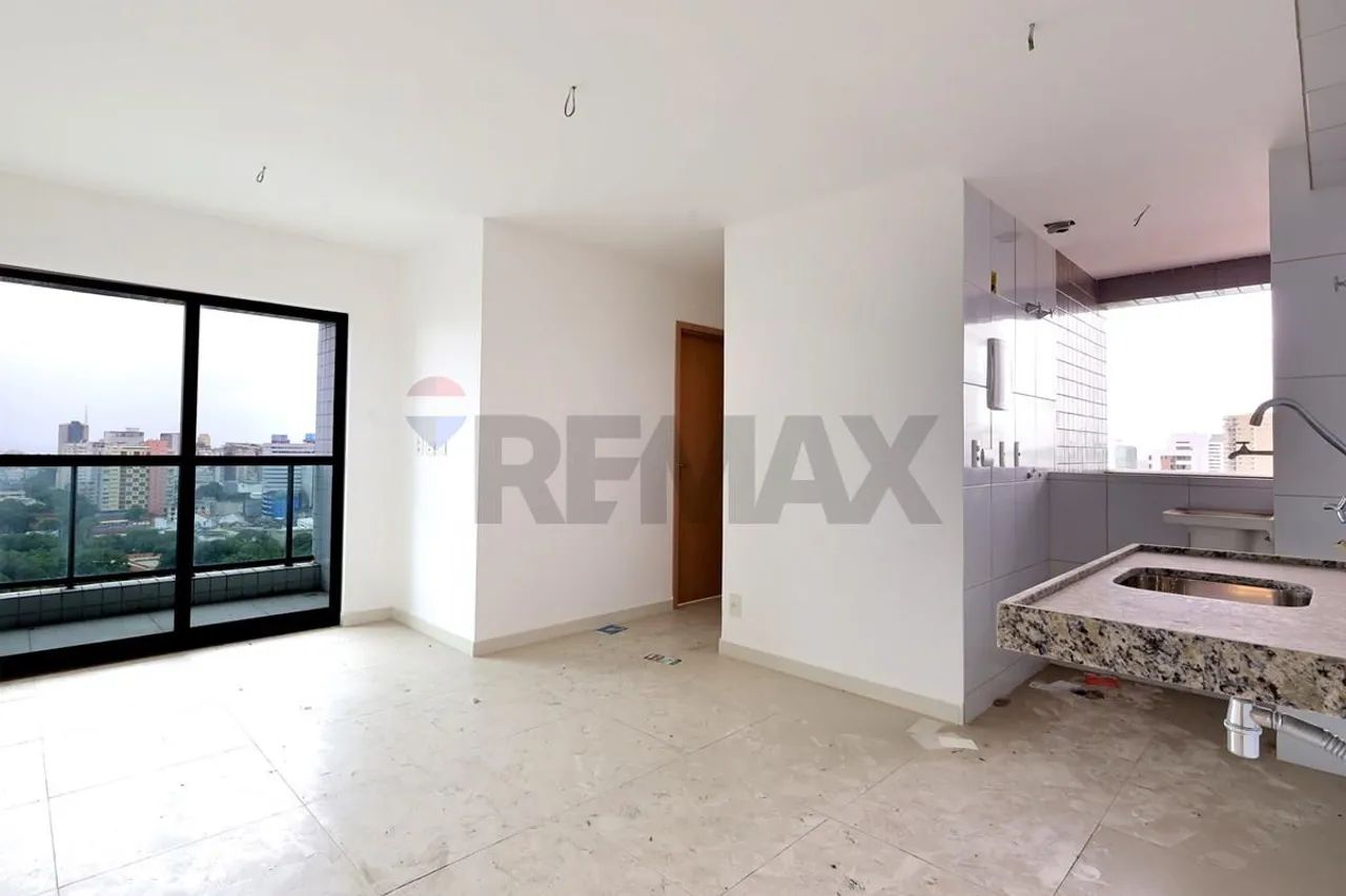 Apartamento de 2 quartos, andar alto com varanda. 1 vaga de garagem e com lazer completo.