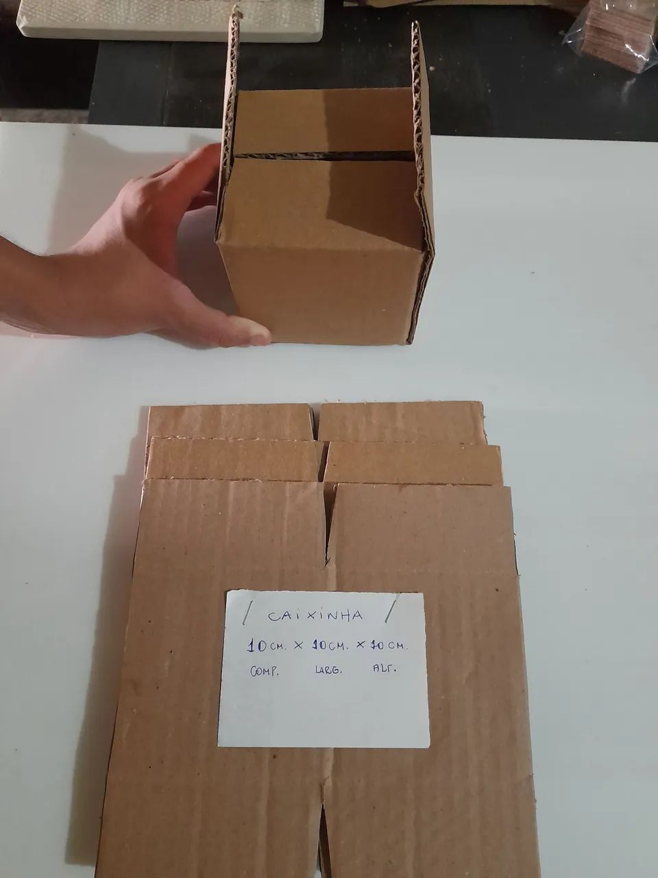 Caixa 10x10x10cm. Para envios.