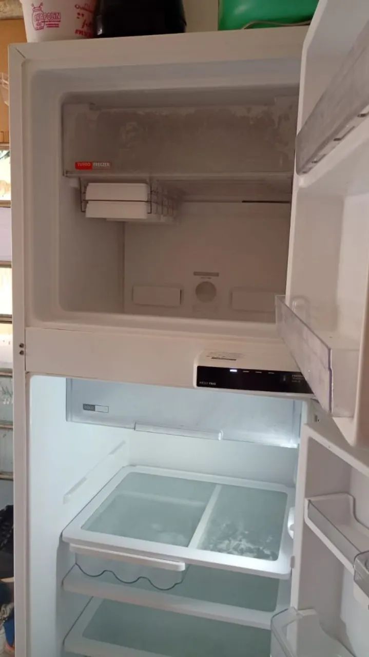 Vendo geladeira duplex 375 litros. - Foto 2