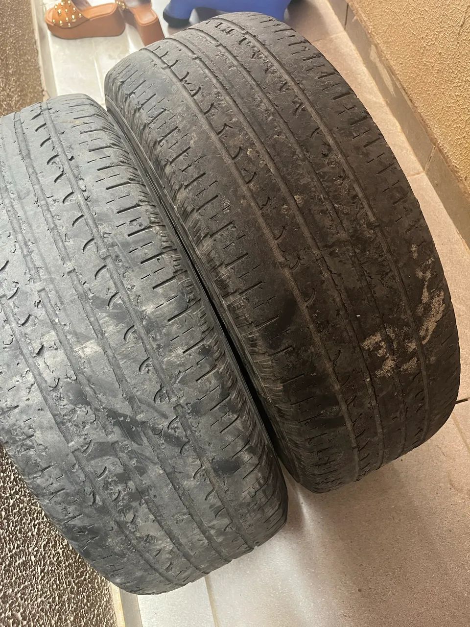 02 pneus 215/60/17 - Foto 2