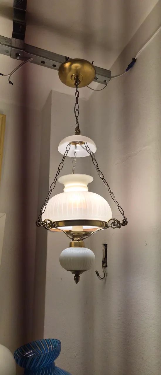 Lustre em opalina Medindo 73cm x 23,5cm - Foto 2