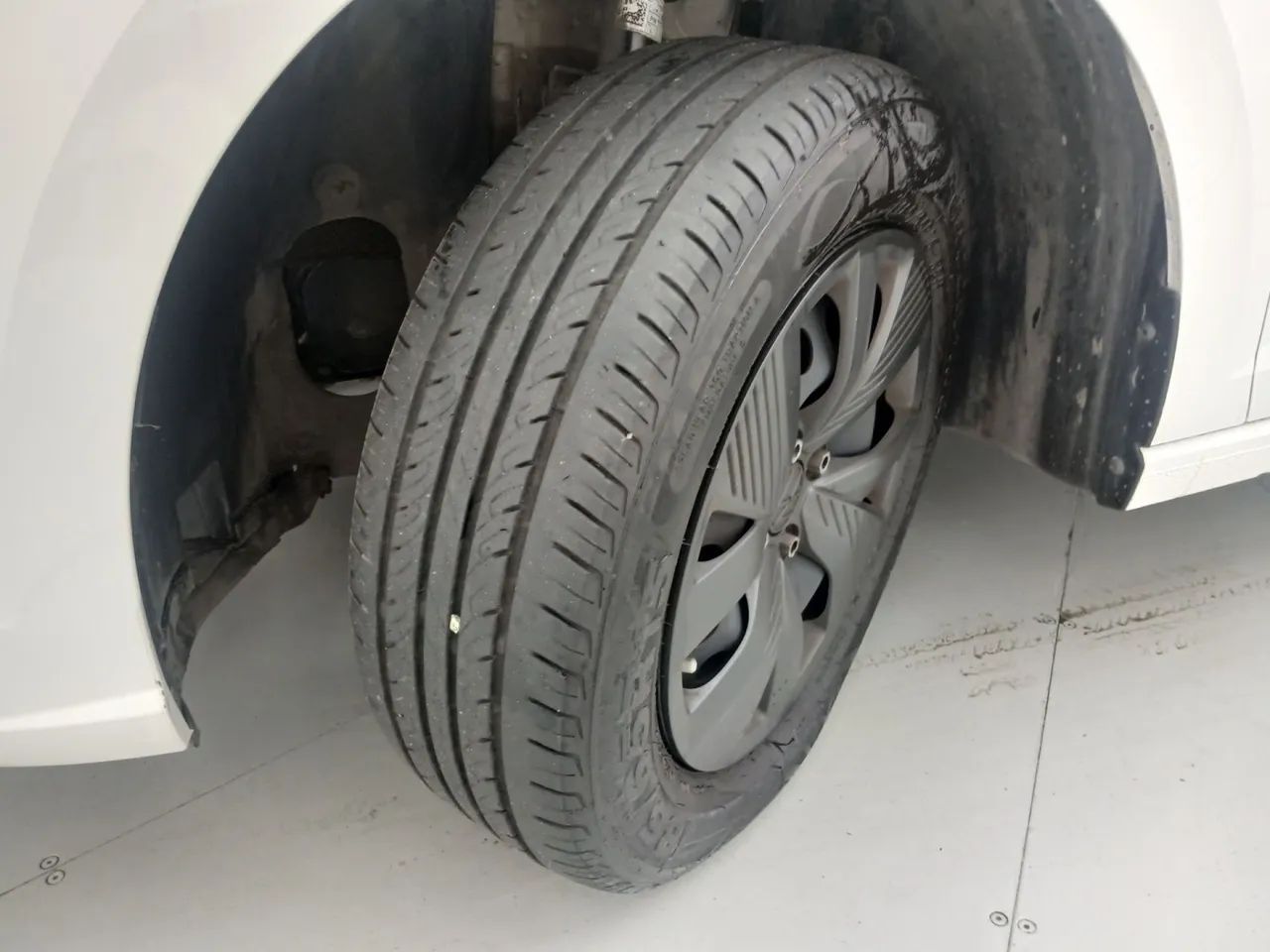 Volkswagen Polo Track 1.0 Flex 12V 5p, foto 11 de 18