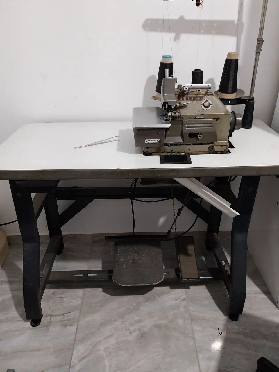 Maquina de costura industrial overloque  - Foto 3