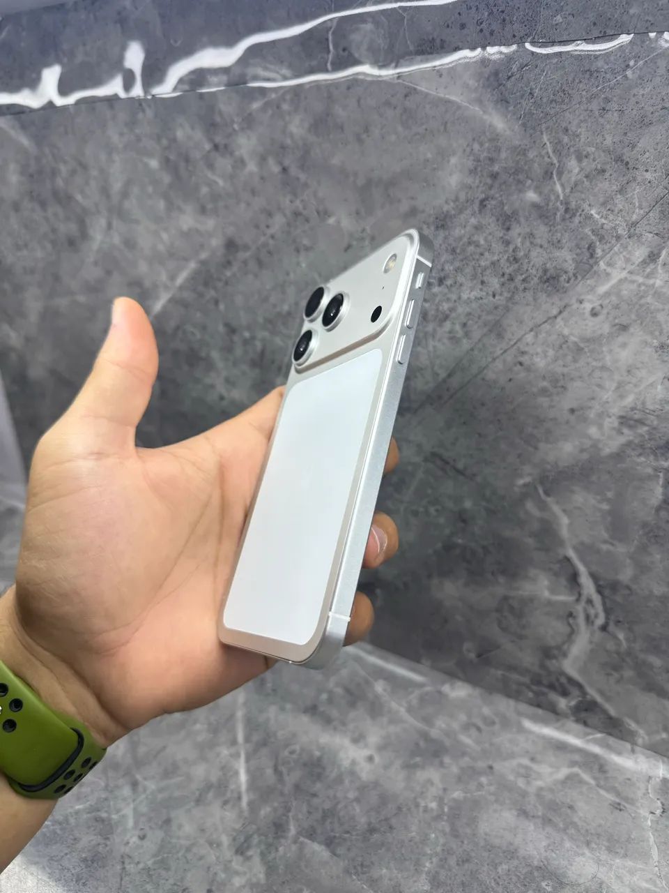 iPhone 11 na carcaça do 17 Pro  - Foto 4