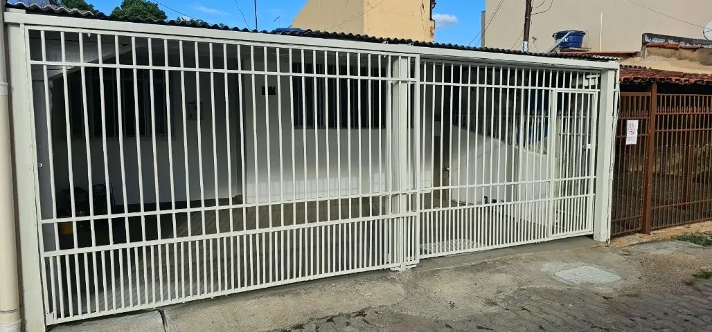 Aluga-se casa 3 quartos QI 22 Guará I DF