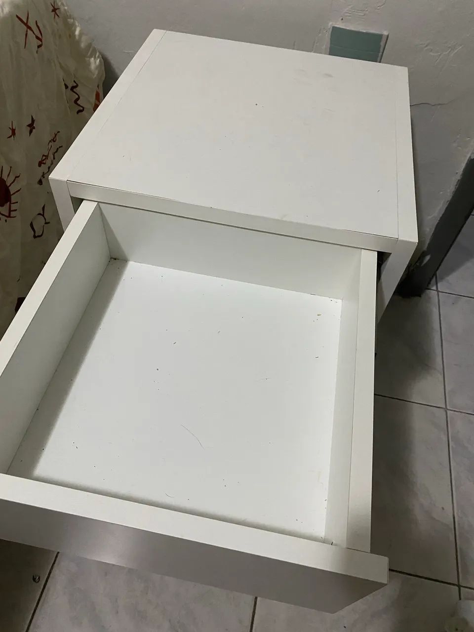 Mesa de cabeceira com gaveta secreta - Foto 3