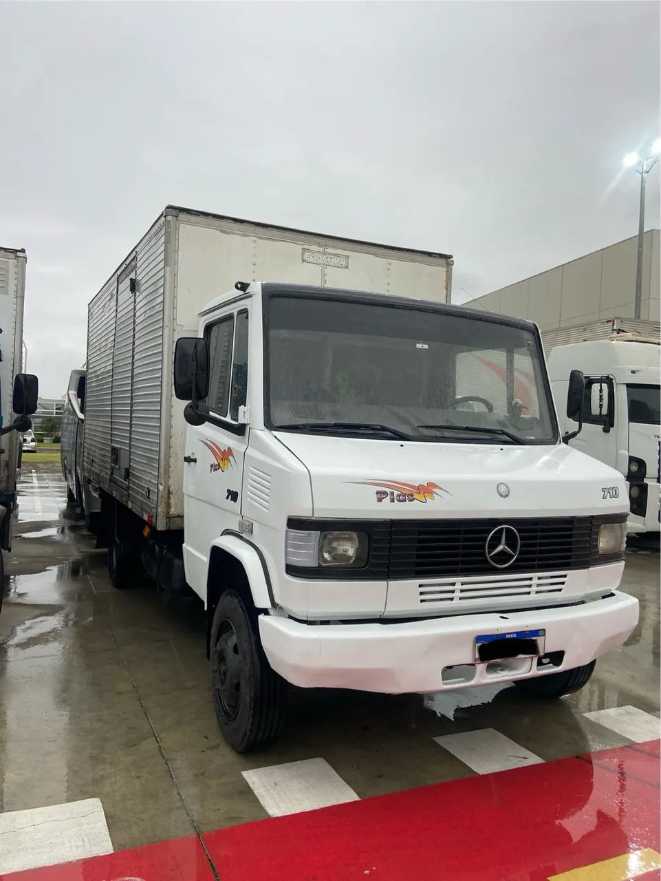 MB 710 plus 2005 baú  - Foto 2